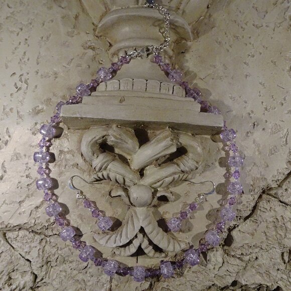 Hand-crafted artisanal necklace/earring set in lavender cubes and Czech crystals - Picture 6 of 11